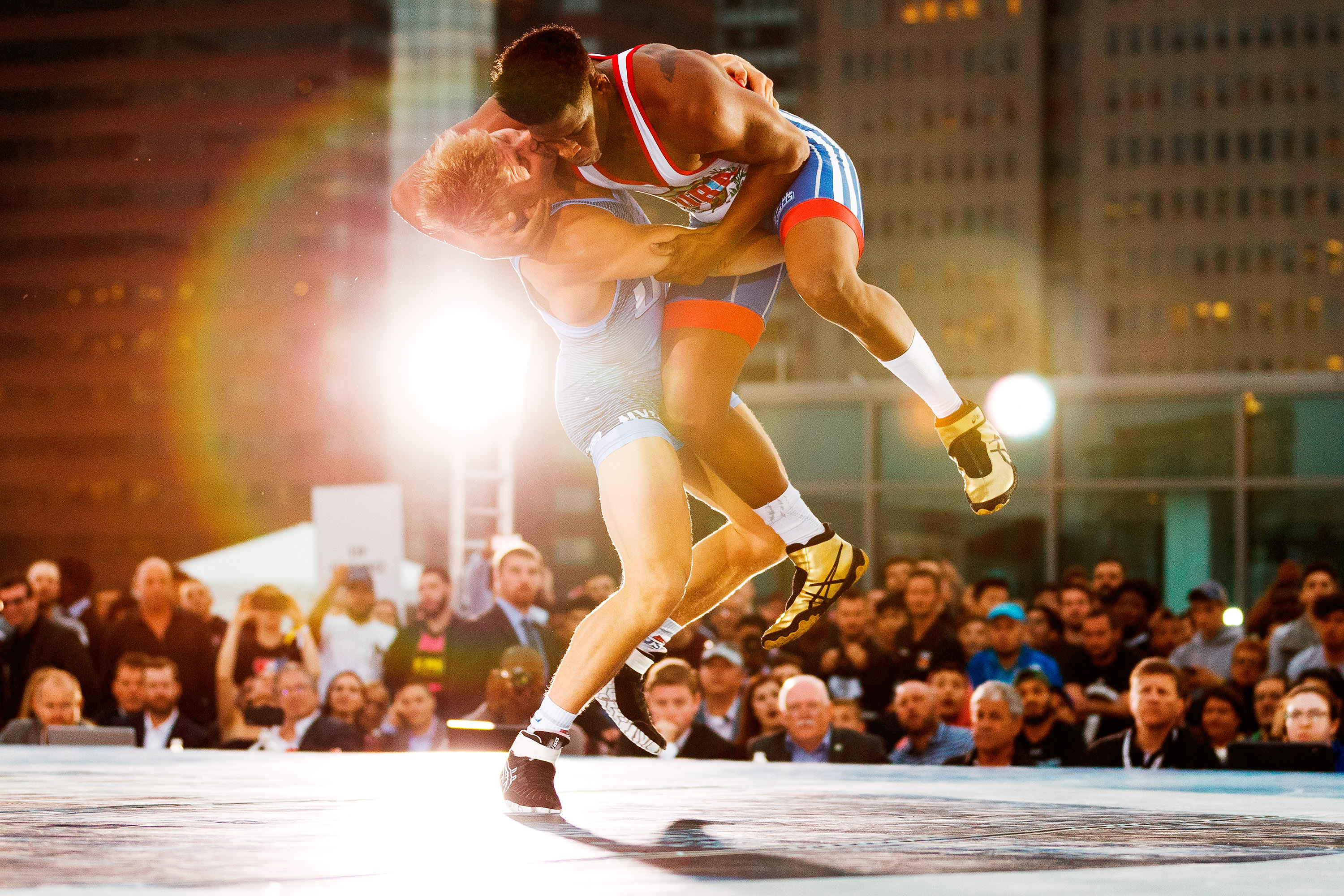 Two wrestlers grabble during a competition.